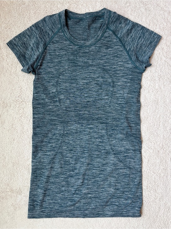 lululemon athletica Tops - lululemon athletica Heathered Dark Green Short-Sleeve Swiftly Top Women Size 4